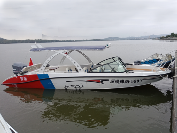 8.15米敞開式運(yùn)動艇